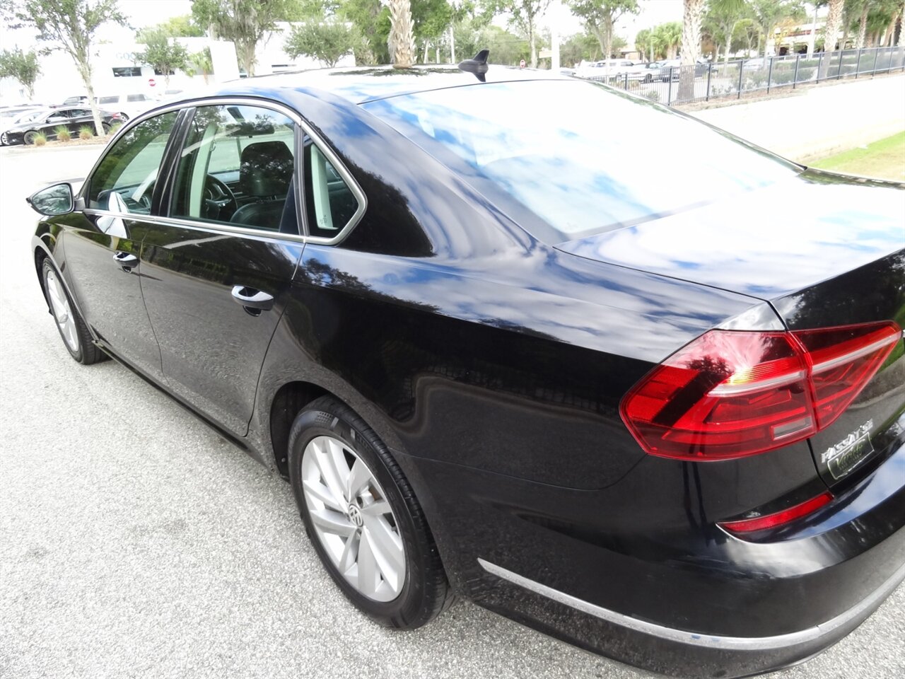 2018 Volkswagen Passat 2.0T SE   - Photo 12 - Deland, FL 32720