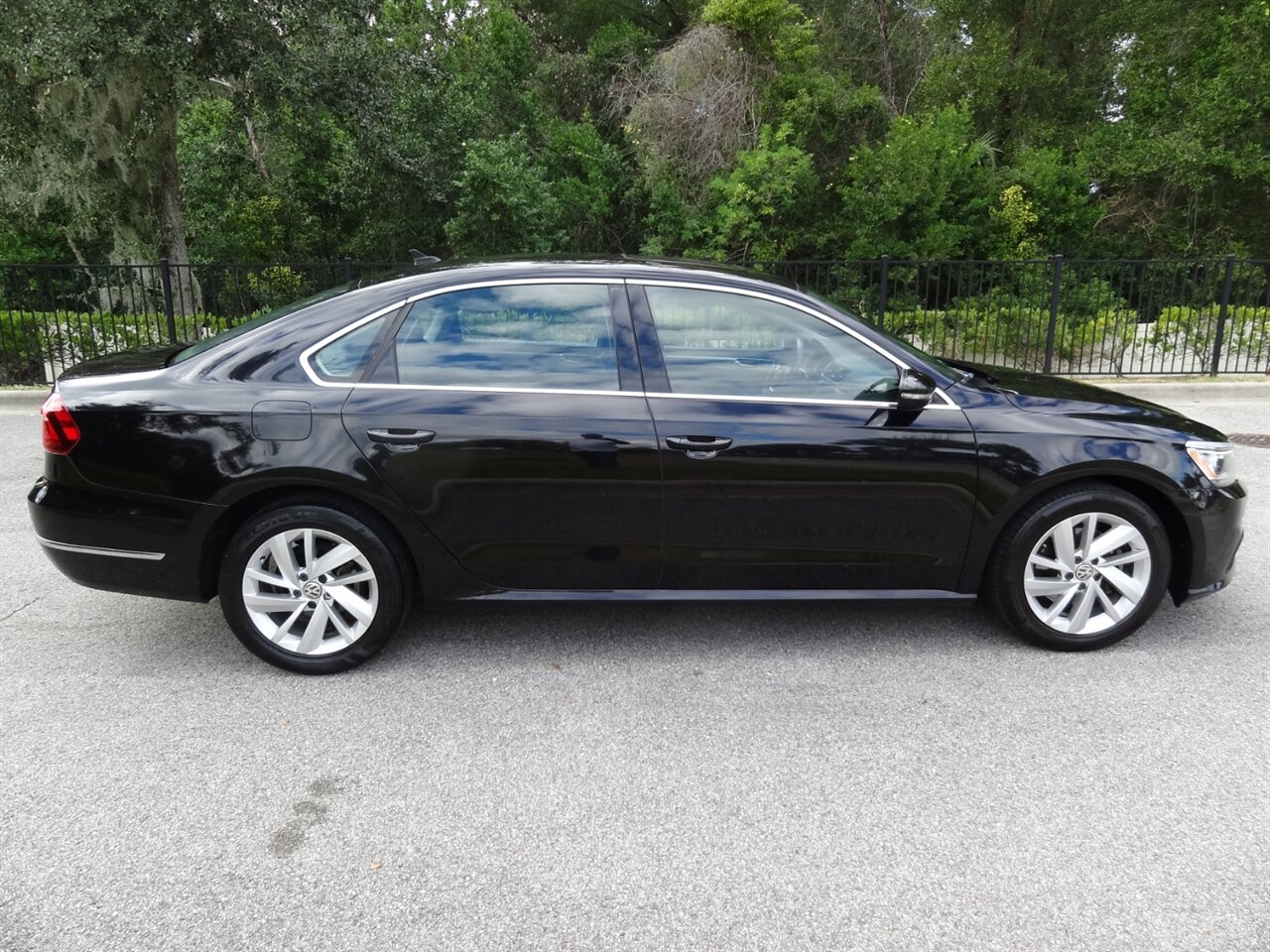 2018 Volkswagen Passat 2.0T SE   - Photo 15 - Deland, FL 32720