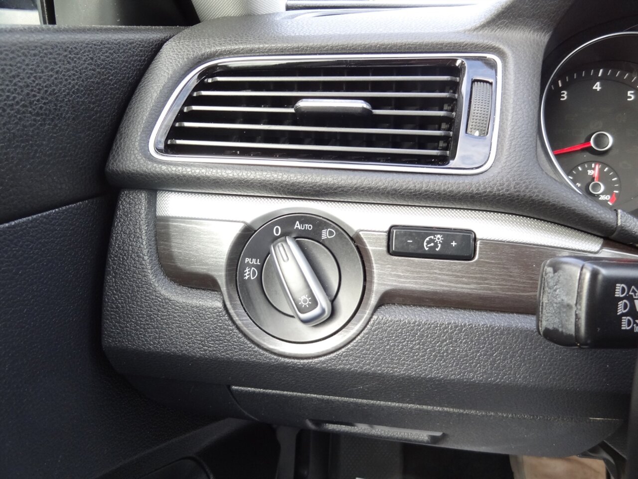 2018 Volkswagen Passat 2.0T SE   - Photo 55 - Deland, FL 32720