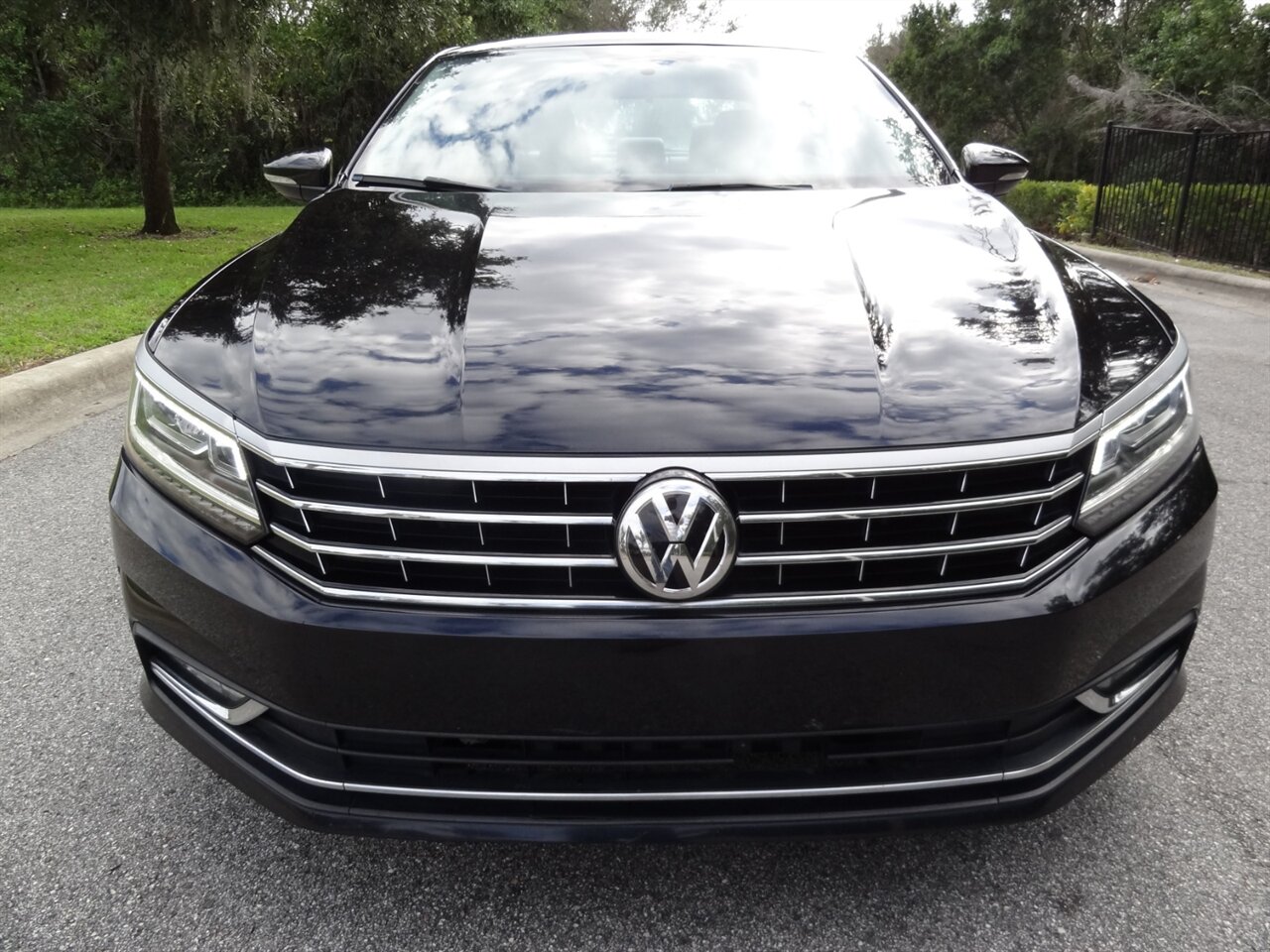 2018 Volkswagen Passat 2.0T SE   - Photo 5 - Deland, FL 32720
