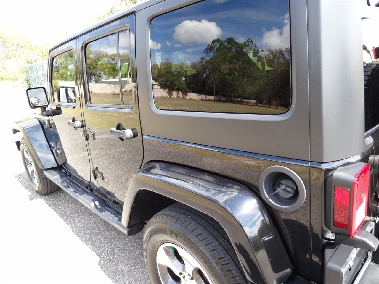 2017 Jeep Wrangler Unlimited Sahara   - Photo 16 - Deland, FL 32720