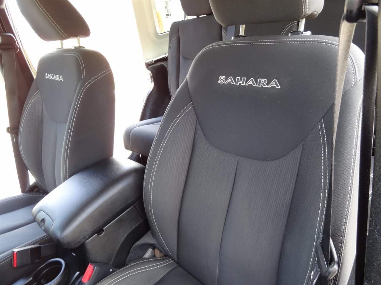 2017 Jeep Wrangler Unlimited Sahara   - Photo 37 - Deland, FL 32720