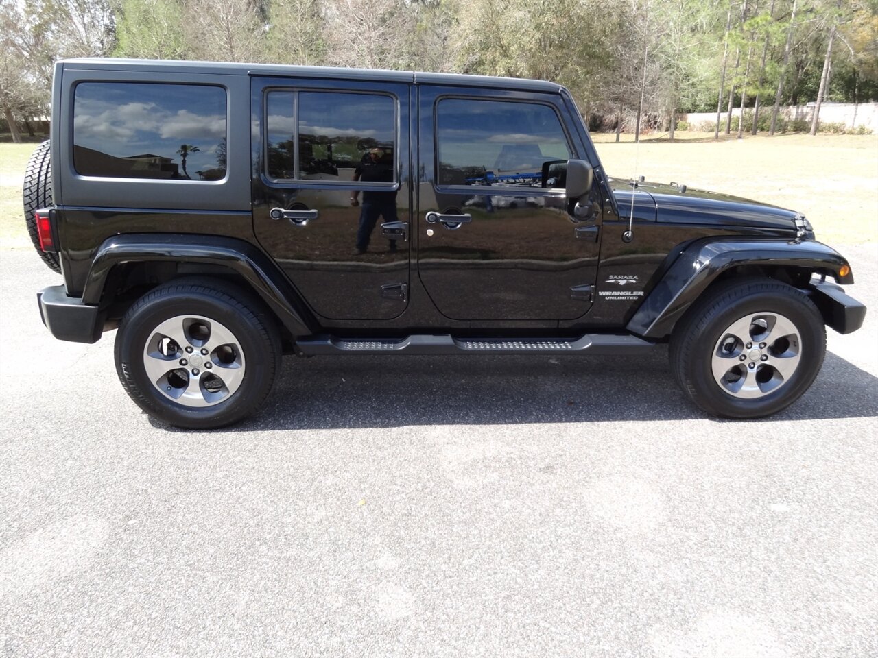 2017 Jeep Wrangler Unlimited Sahara   - Photo 20 - Deland, FL 32720