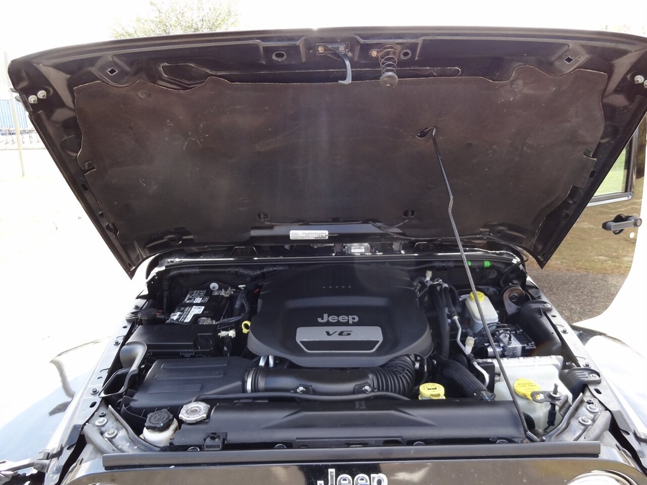 2017 Jeep Wrangler Unlimited Sahara   - Photo 30 - Deland, FL 32720