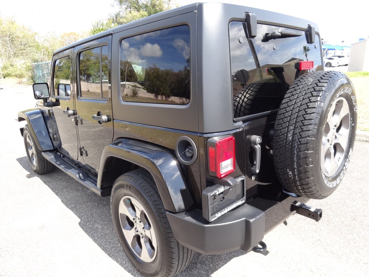 2017 Jeep Wrangler Unlimited Sahara   - Photo 4 - Deland, FL 32720