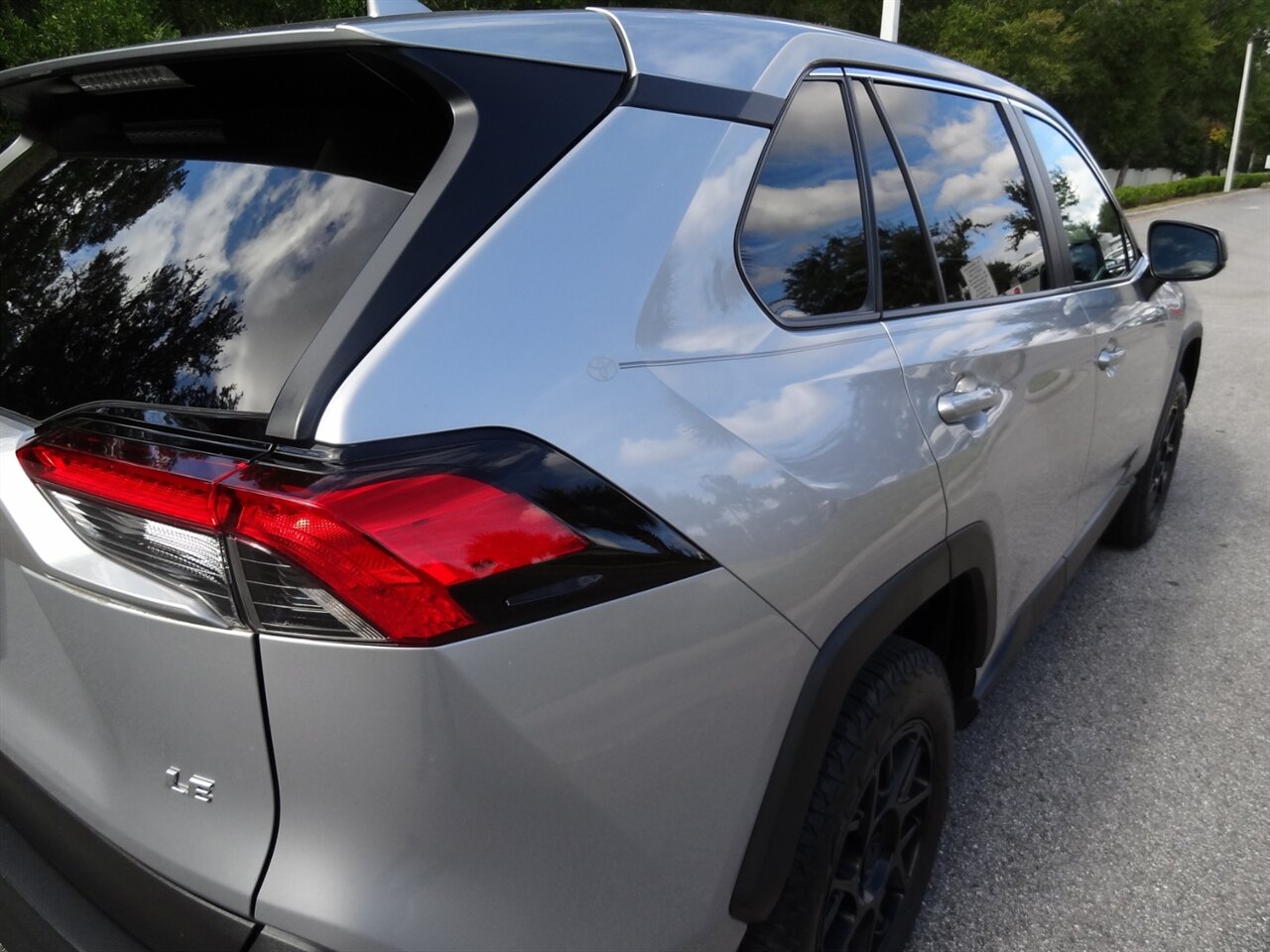 2022 Toyota RAV4 LE - Photo 13 - Deland, FL 32720