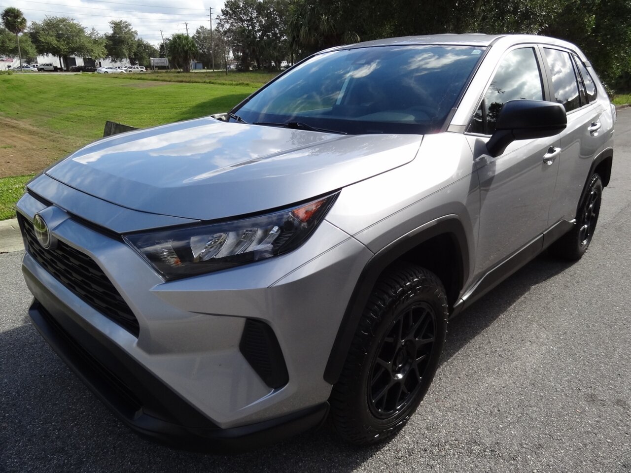 2022 Toyota RAV4 LE - Photo 2 - Deland, FL 32720