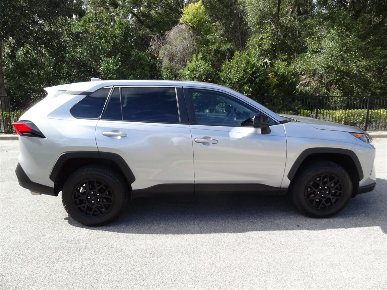 2022 Toyota RAV4 LE - Photo 15 - Deland, FL 32720