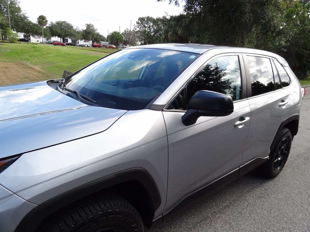 2022 Toyota RAV4 LE - Photo 9 - Deland, FL 32720