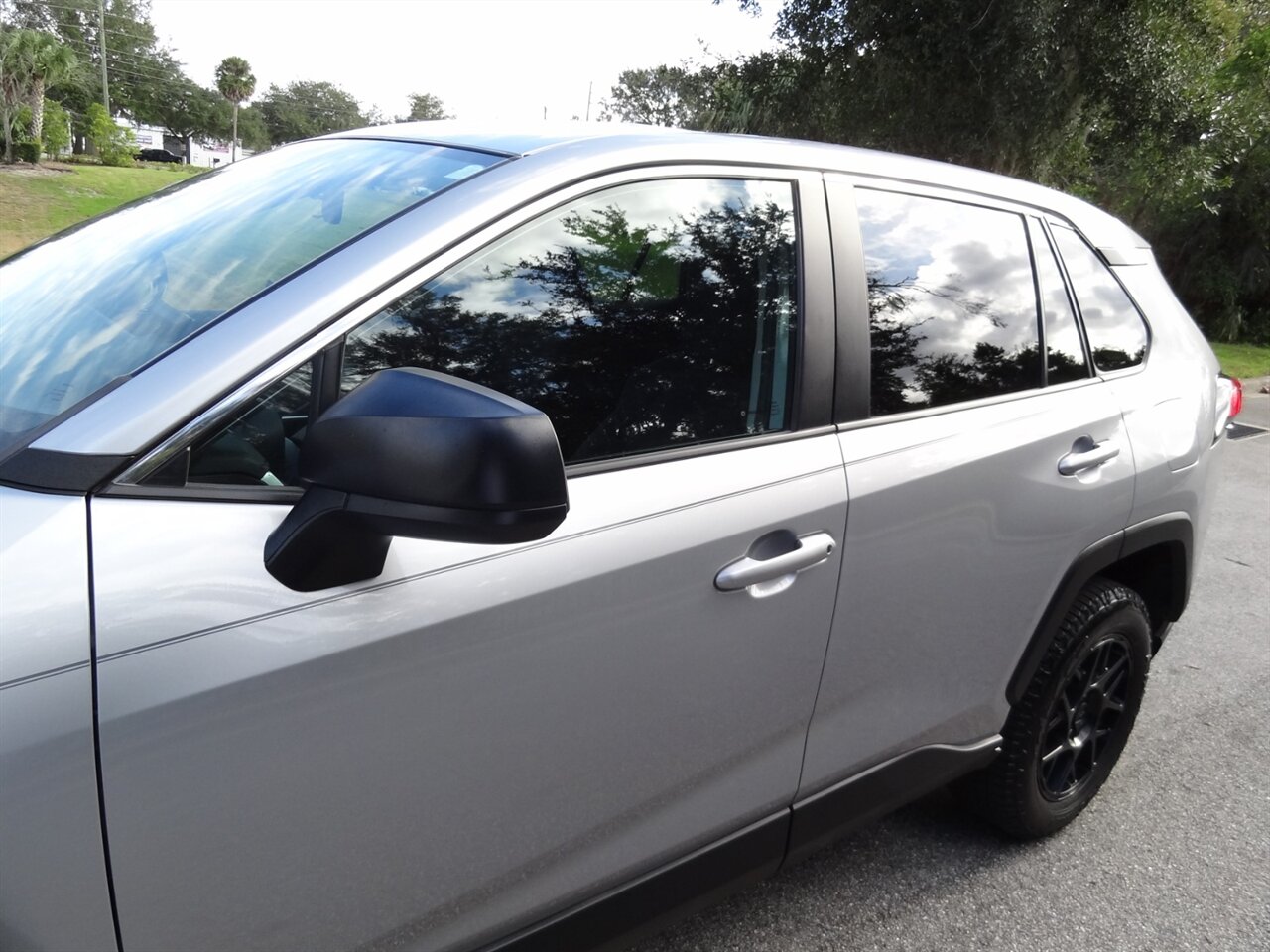 2022 Toyota RAV4 LE - Photo 11 - Deland, FL 32720