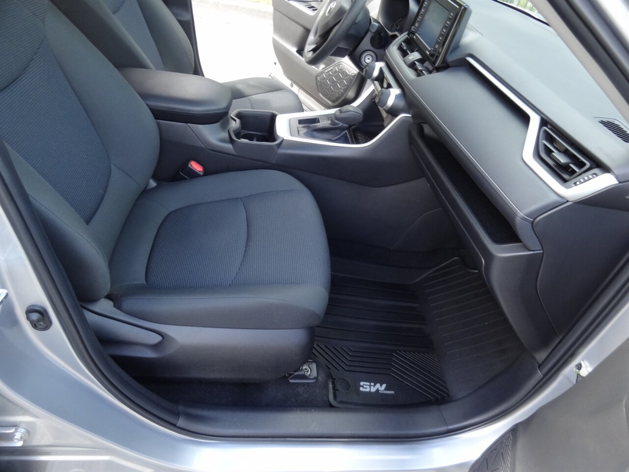 2022 Toyota RAV4 LE - Photo 38 - Deland, FL 32720