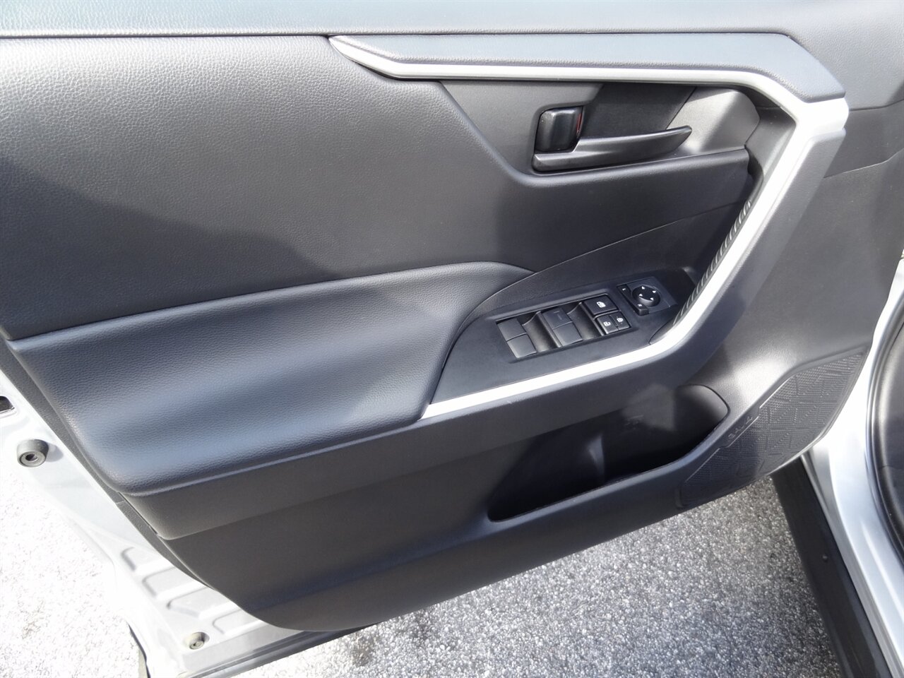 2022 Toyota RAV4 LE - Photo 27 - Deland, FL 32720