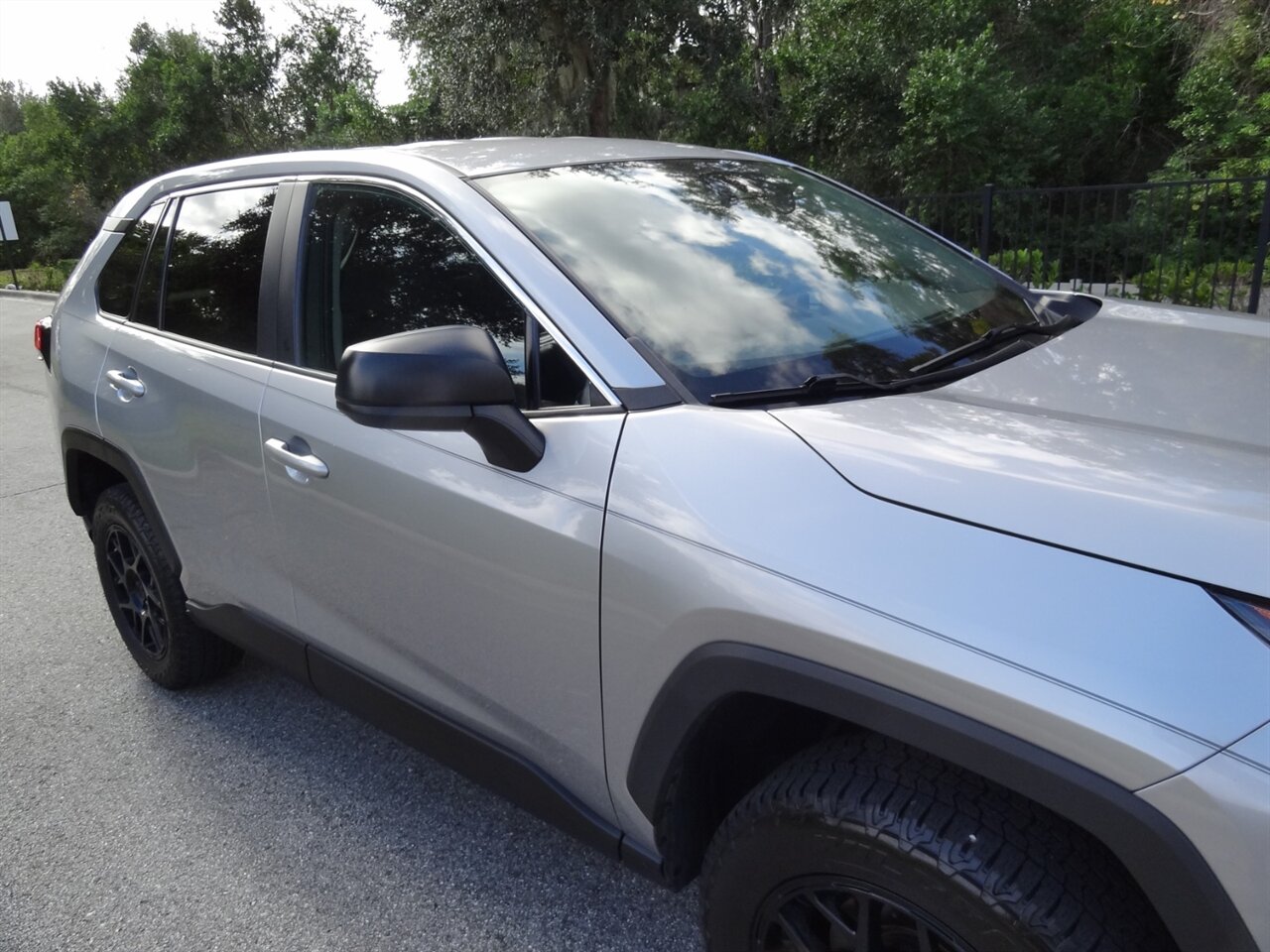2022 Toyota RAV4 LE - Photo 8 - Deland, FL 32720