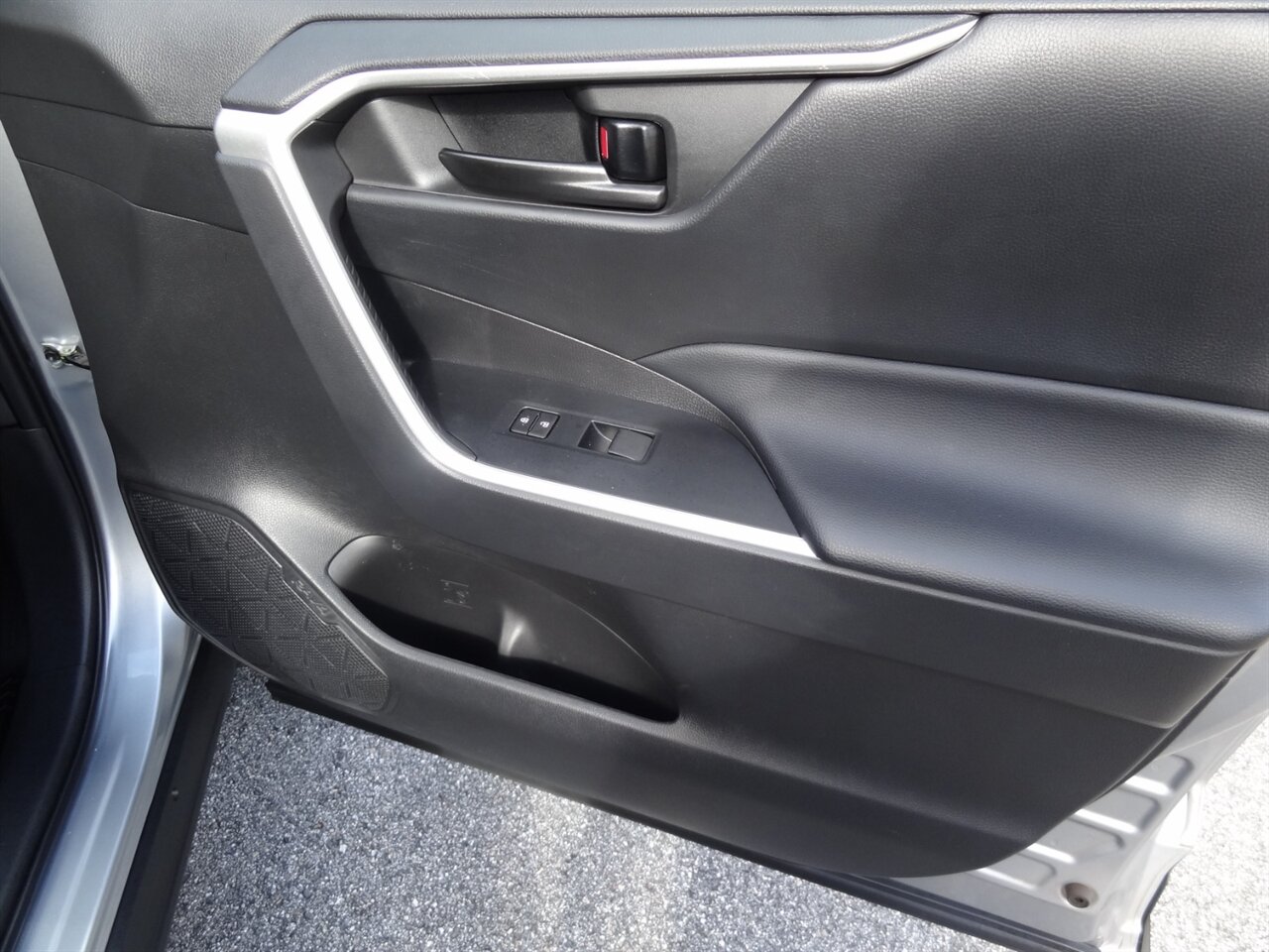 2022 Toyota RAV4 LE - Photo 42 - Deland, FL 32720