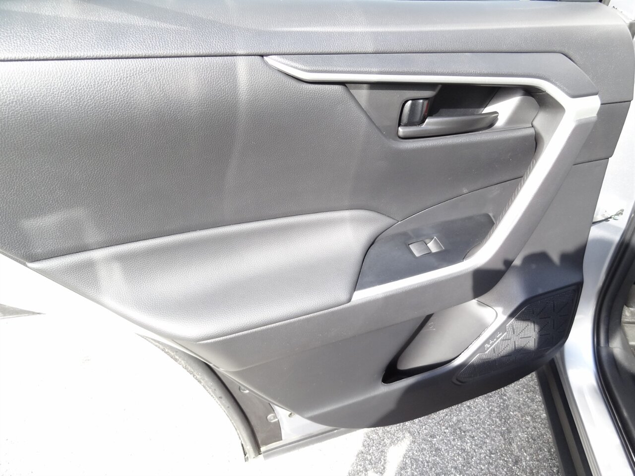 2022 Toyota RAV4 LE - Photo 32 - Deland, FL 32720