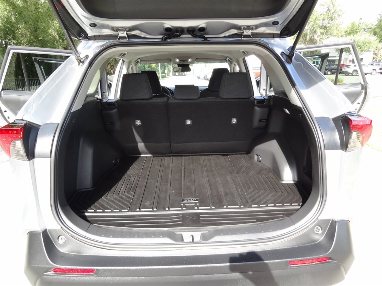 2022 Toyota RAV4 LE - Photo 33 - Deland, FL 32720