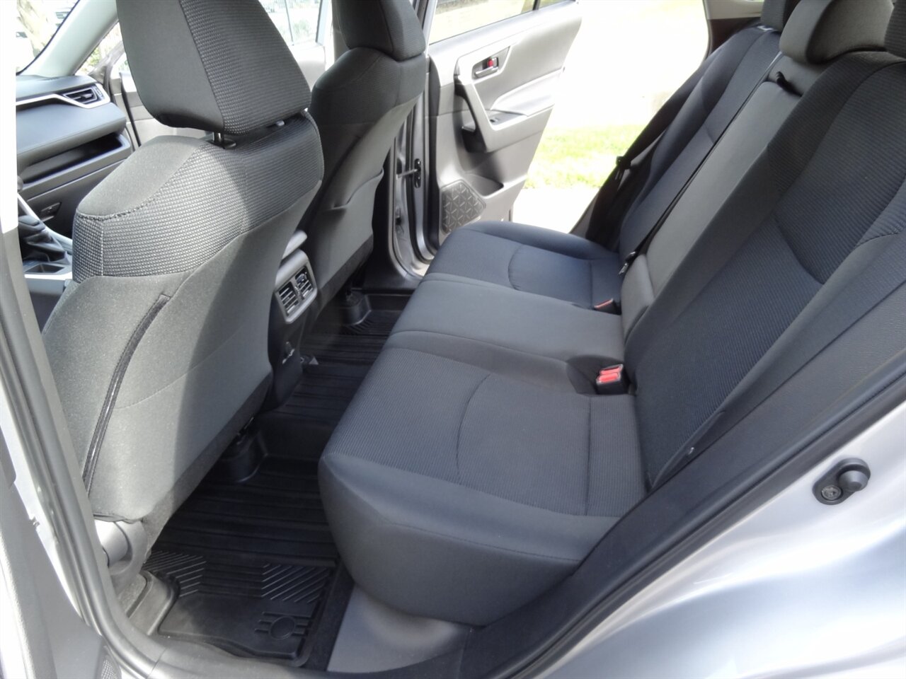 2022 Toyota RAV4 LE - Photo 31 - Deland, FL 32720