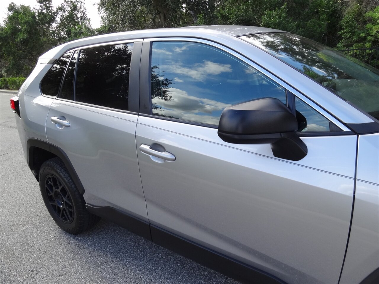 2022 Toyota RAV4 LE - Photo 10 - Deland, FL 32720