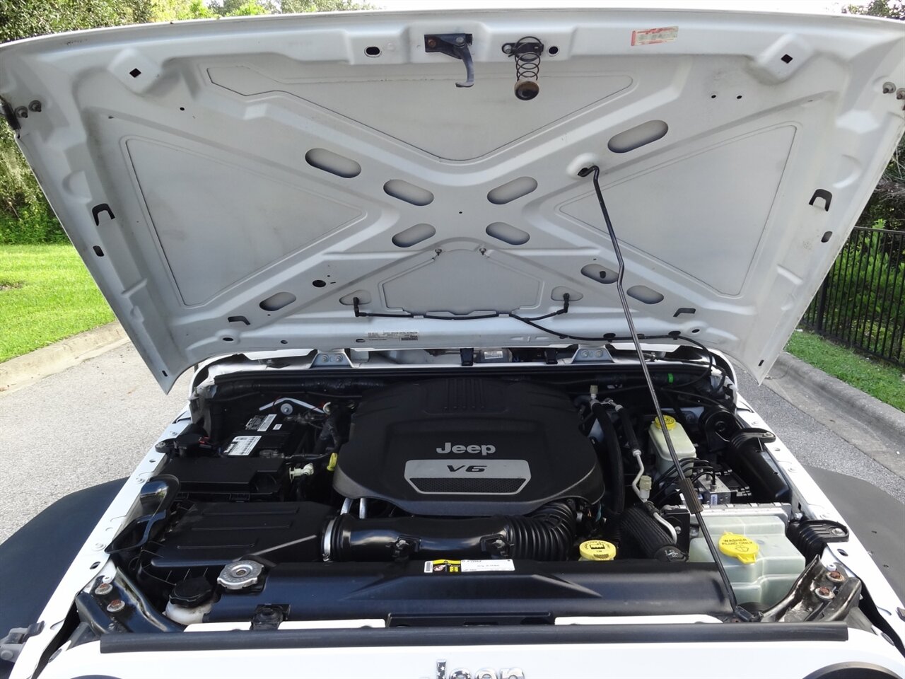 2016 Jeep Wrangler Unlimited Sport 4X4 - Photo 34 - Deland, FL 32720