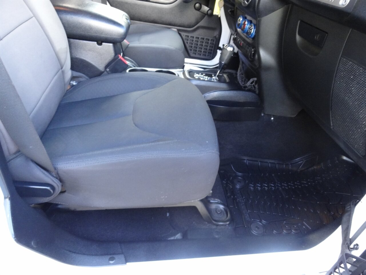 2016 Jeep Wrangler Unlimited Sport 4X4 - Photo 51 - Deland, FL 32720