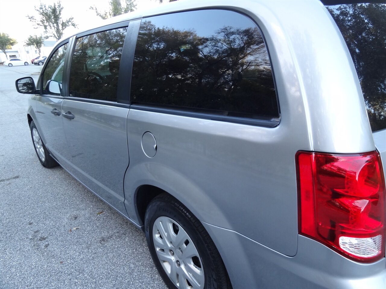 2019 Dodge Grand Caravan SE  Rear DVD entertainment - Photo 12 - Deland, FL 32720