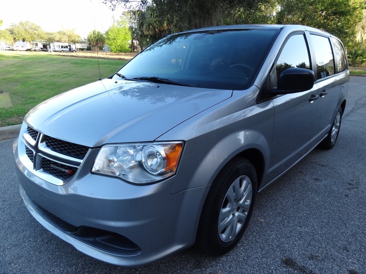 2019 Dodge Grand Caravan SE  Rear DVD entertainment - Photo 2 - Deland, FL 32720