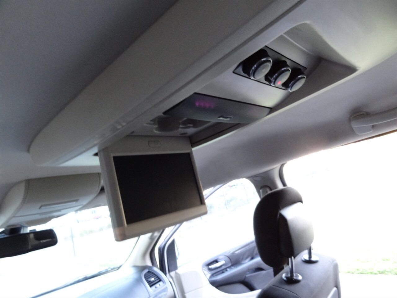 2019 Dodge Grand Caravan SE  Rear DVD entertainment - Photo 30 - Deland, FL 32720