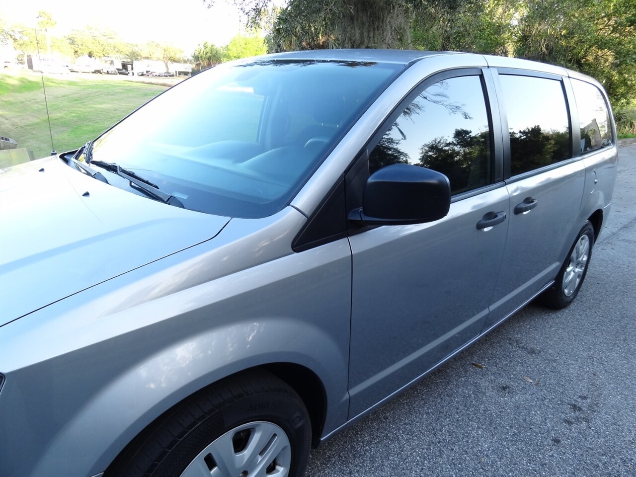 2019 Dodge Grand Caravan SE  Rear DVD entertainment - Photo 9 - Deland, FL 32720