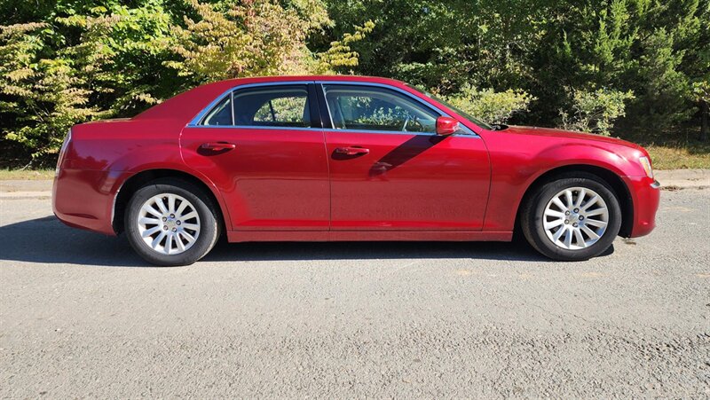 2014 Chrysler 300   - Photo 2 - Manassas, VA 20112