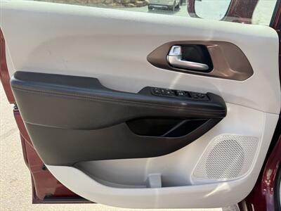 2018 Chrysler Pacifica Touring L - Photo 5 - Roosevelt, UT 84066
