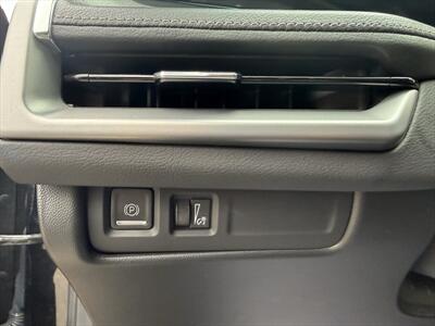 2024 Cadillac XT4 Premium Luxury   - Photo 8 - Roosevelt, UT 84066