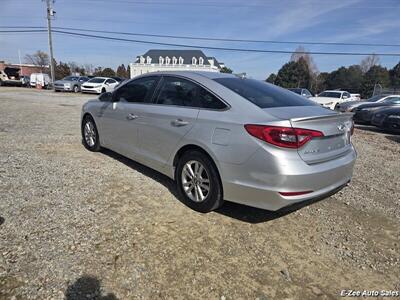 2017 Hyundai SONATA - Photo 4 - Garner, NC 27529