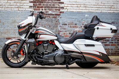 2021 Harley-Davidson Touring CUSTOM STREET GLIDE ULTRA CONVERTIBLE   - Photo 2 - Orlando, FL 32820