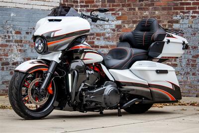 2021 Harley-Davidson Touring CUSTOM STREET GLIDE ULTRA CONVERTIBLE   - Photo 3 - Orlando, FL 32820