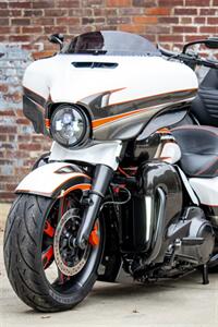 2021 Harley-Davidson Touring CUSTOM STREET GLIDE ULTRA CONVERTIBLE   - Photo 4 - Orlando, FL 32820