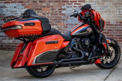 2022 Harley-Davidson Custom CUSTOM ULTRA LIMITED  SPITFIRE - Photo 2 - Orlando, FL 32820