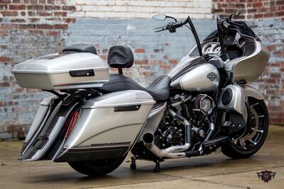 2021 Harley-Davidson Custom FLTRX CUSTOM ROAD GLIDE  SILVER BULLET - Photo 2 - Orlando, FL 32820