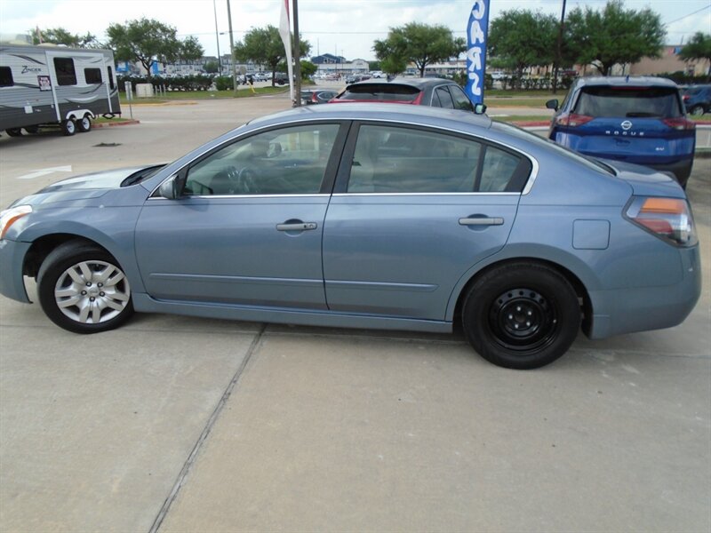 2011 Nissan Altima 2.5 - Photo 8 - Houston, TX 77082