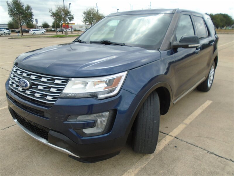 2017 Ford Explorer XLT   - Photo 1 - Houston, TX 77082