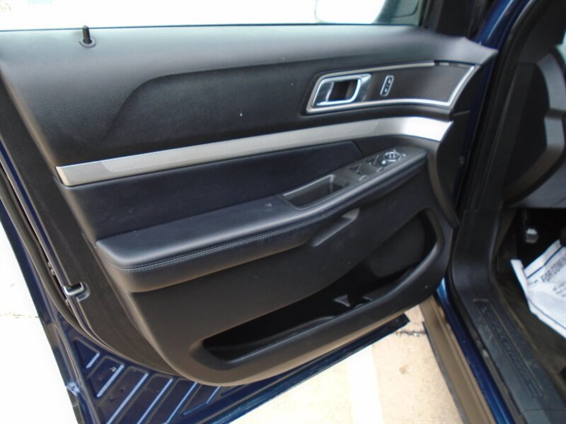 2017 Ford Explorer XLT - Photo 9 - Houston, TX 77082