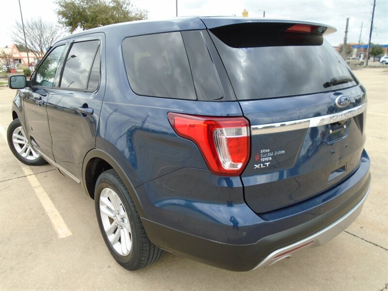 2017 Ford Explorer XLT - Photo 7 - Houston, TX 77082