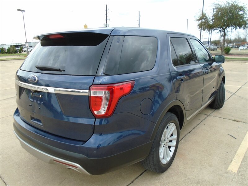 2017 Ford Explorer XLT - Photo 5 - Houston, TX 77082