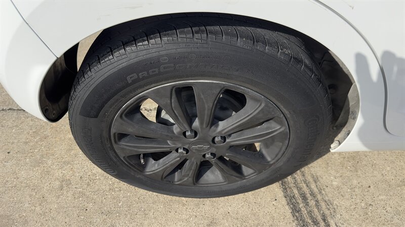 2016 Chevrolet Spark 1LT CVT - Photo 24 - Houston, TX 77082