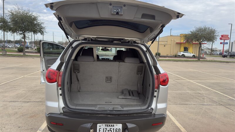 2011 Chevrolet Traverse LS - Photo 18 - Houston, TX 77082