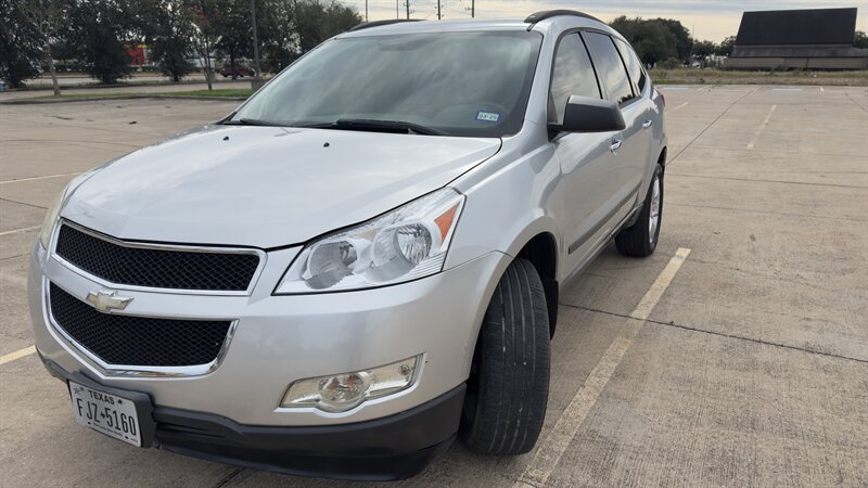 2011 Chevrolet Traverse LS   - Photo 1 - Houston, TX 77082