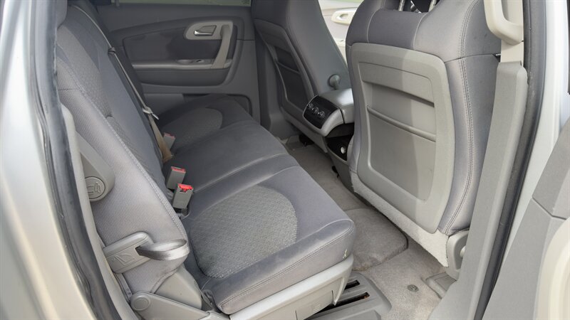 2011 Chevrolet Traverse LS - Photo 12 - Houston, TX 77082
