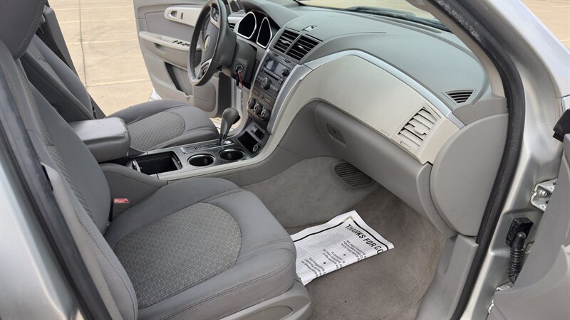 2011 Chevrolet Traverse LS - Photo 11 - Houston, TX 77082