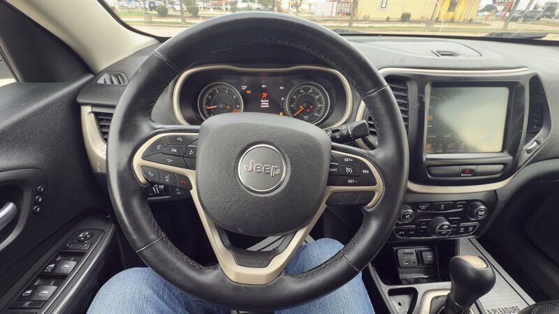2015 Jeep Cherokee Limited - Photo 18 - Houston, TX 77082