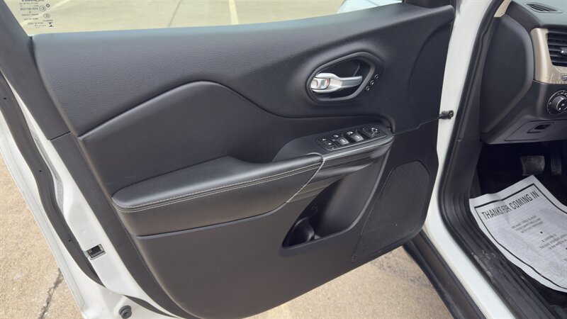 2015 Jeep Cherokee Limited - Photo 12 - Houston, TX 77082