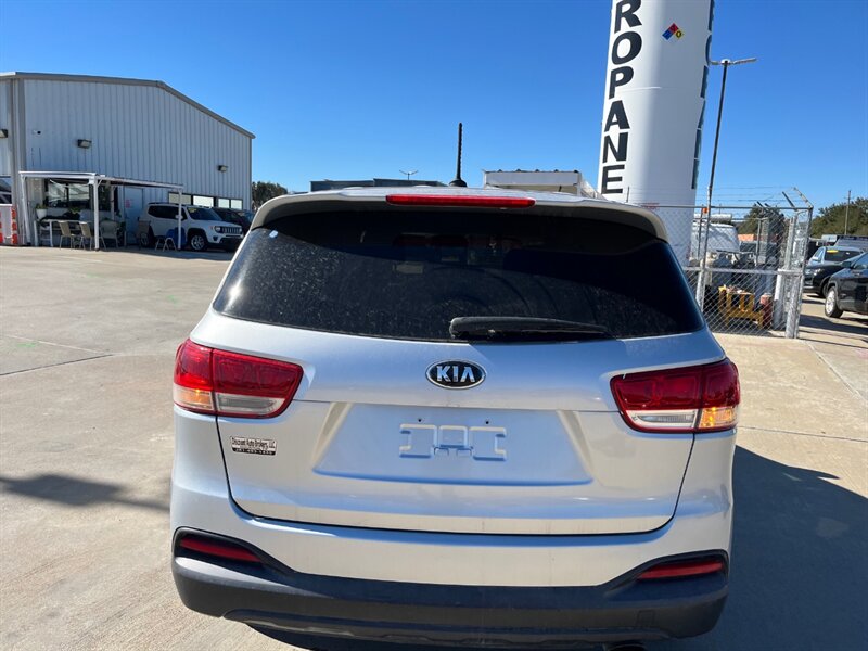 2017 Kia Sorento L photo